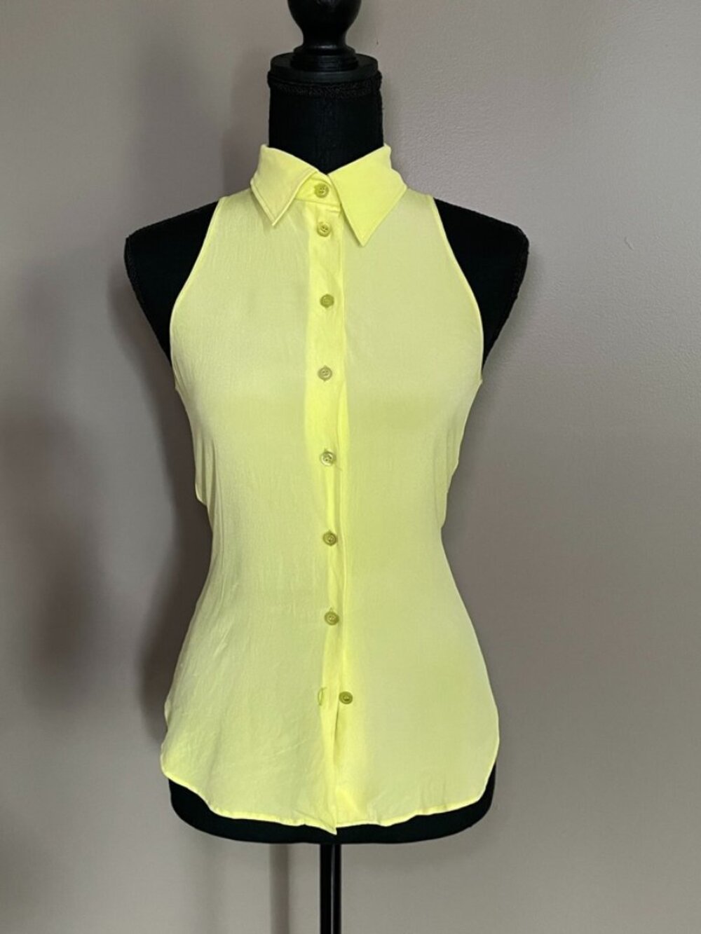 MOSCHINO 100% silk chartreuse sleeveless button-front blouse Made in Italy